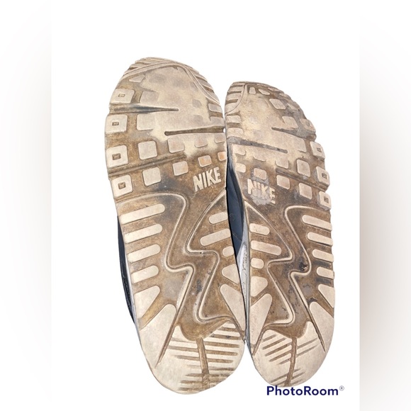 Nike Air Max 90 Trainers In Grey - Picture 3 of 4